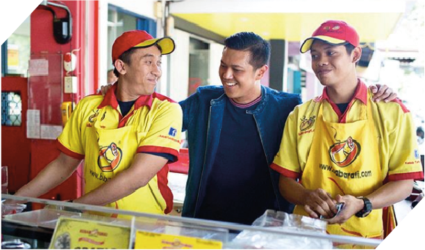 Gerai Kebab Turki Baba Rafi dengan identitas hitam dan kuning